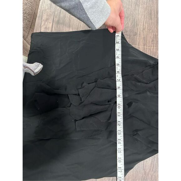 Vince Silk Blend Ruffle V-Neck Handkerchief Hem Button Down Blouse Black Medium - Picture 12 of 12